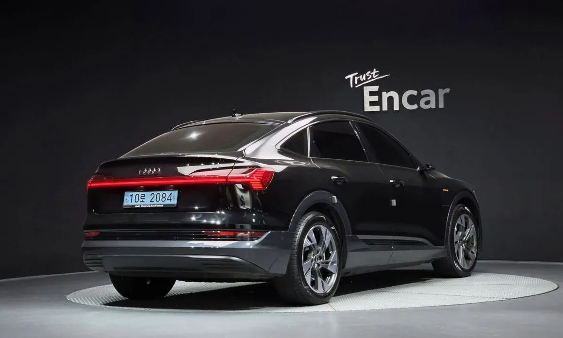Audi e-tron — фото 3