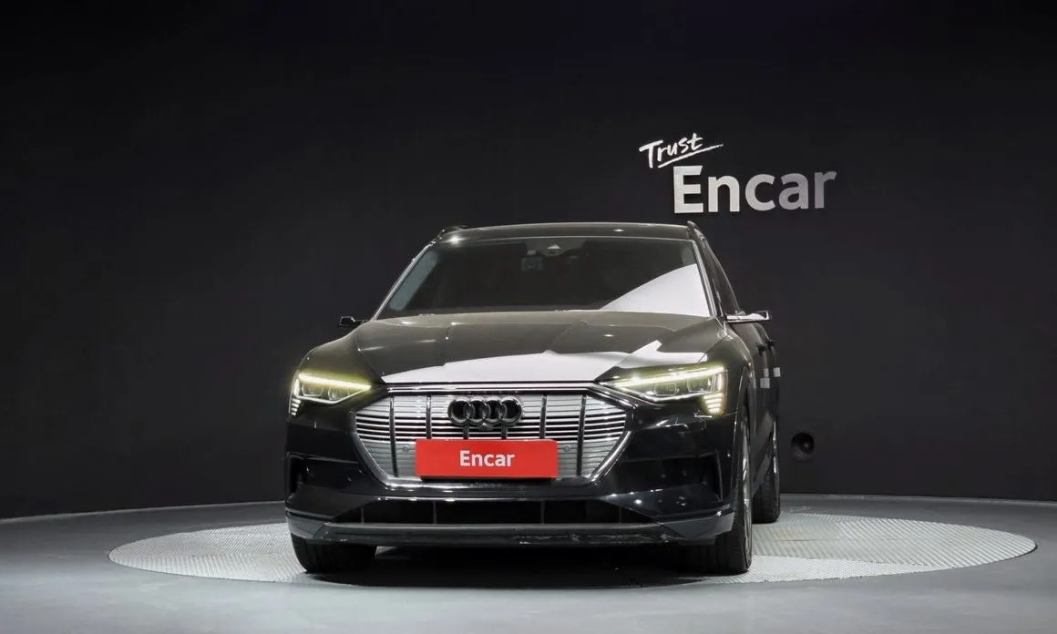 Audi e-tron — фото 2