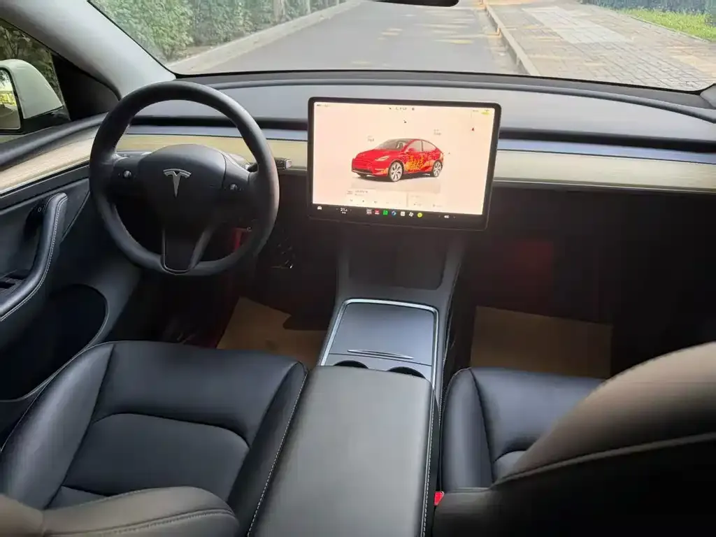 Tesla Model Y — фото 2