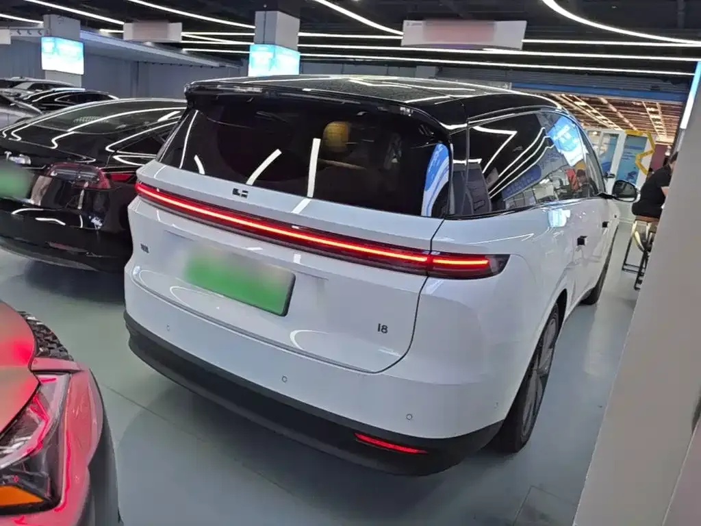 Li Auto Li i8 — фото 10