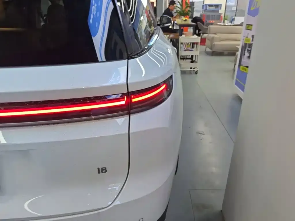 Li Auto Li i8 — фото 3