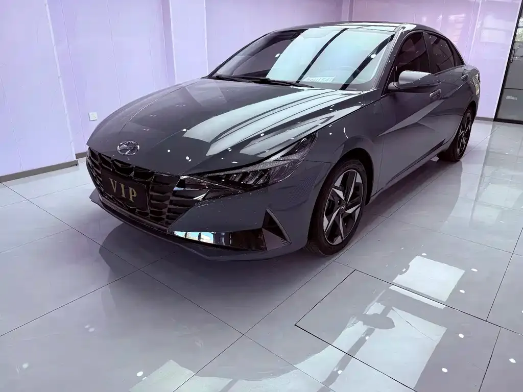 Hyundai Elantra — фото 1