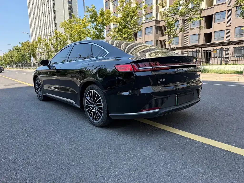 BYD Han — фото 10