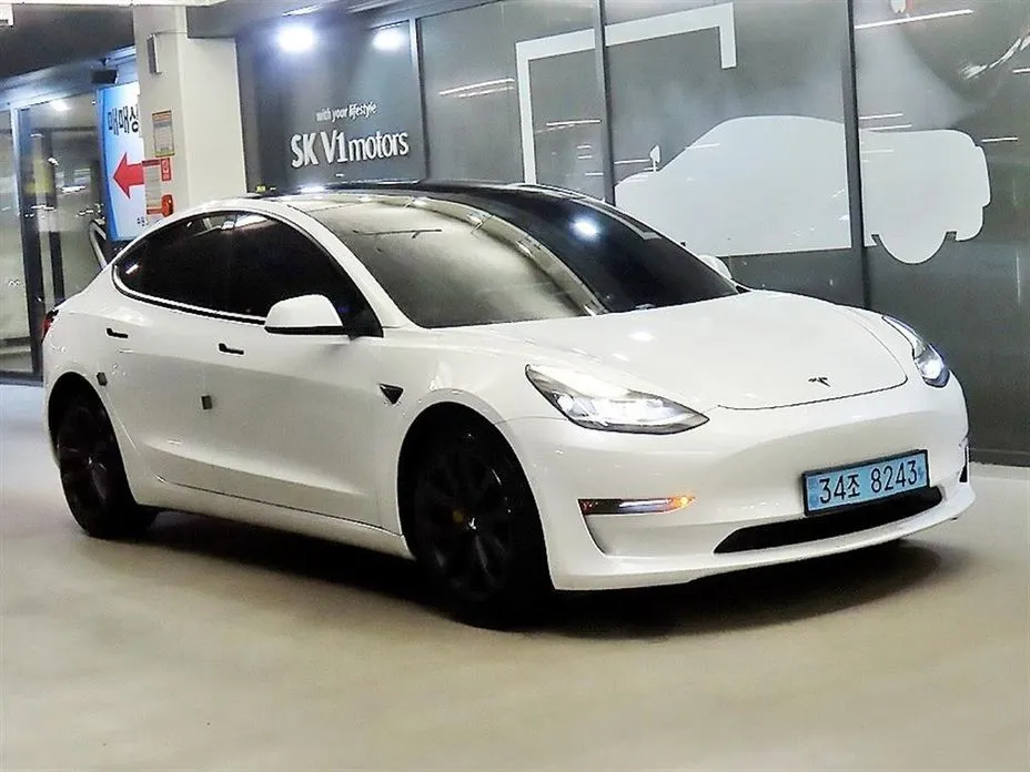 Tesla Model 3 — фото 1