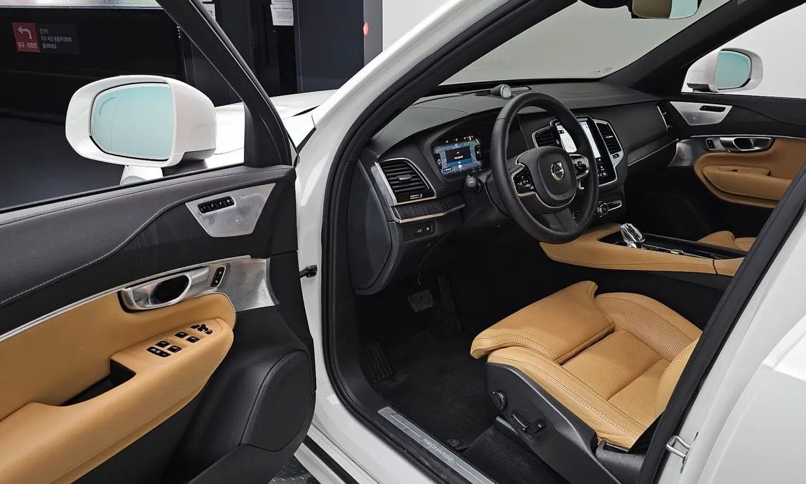 Volvo XC90 — фото 10