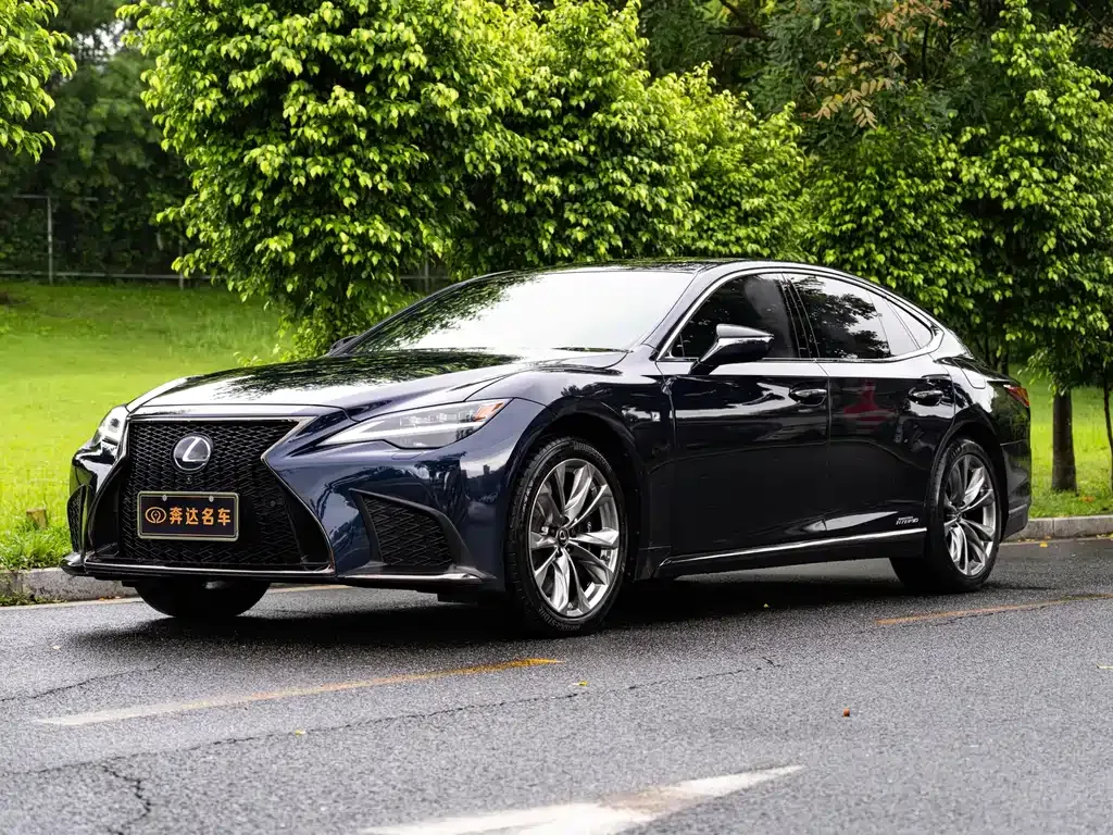 Lexus LS — фото 1