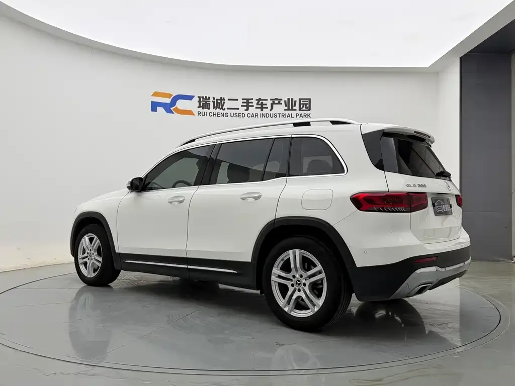 Mercedes-Benz GLB — фото 10