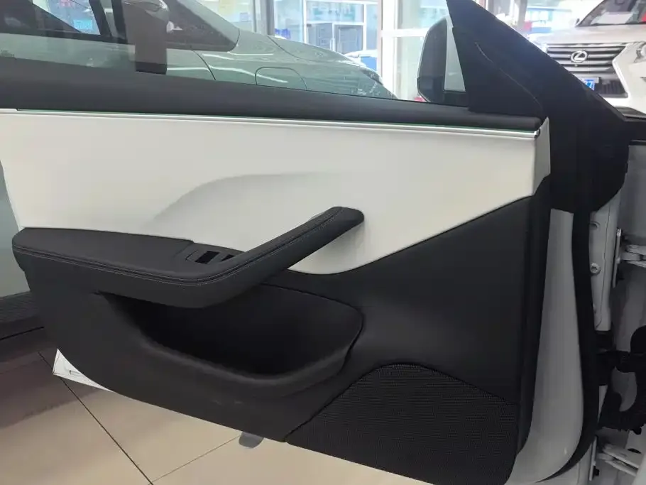 Tesla Model 3 — фото 10