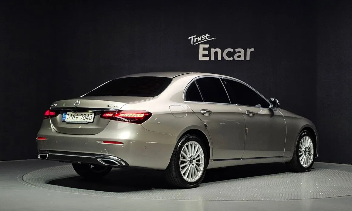 Mercedes-Benz E-Class — фото 10