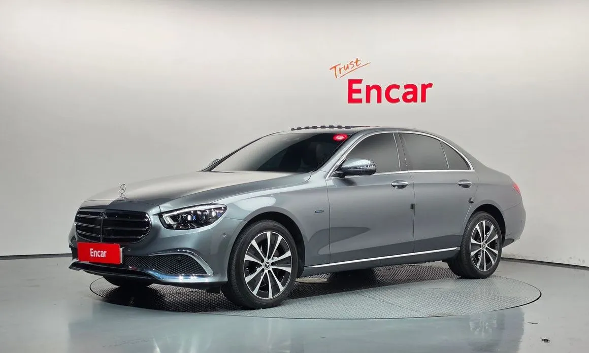 Mercedes-Benz E-Class — фото 1