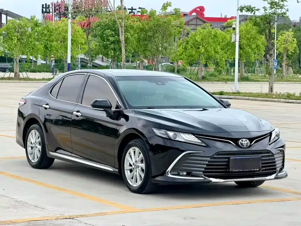 Toyota Camry — фото 5