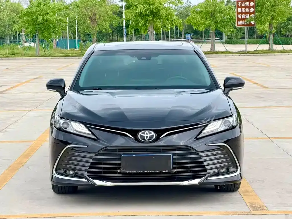 Toyota Camry — фото 7