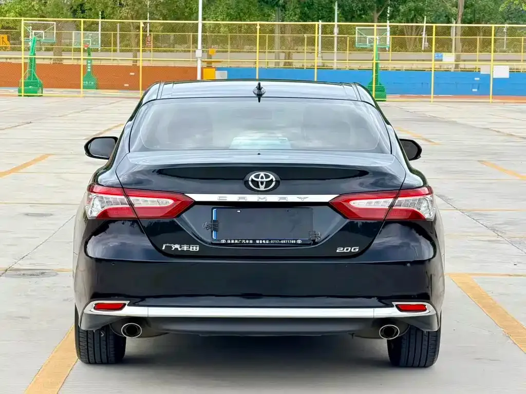 Toyota Camry — фото 3