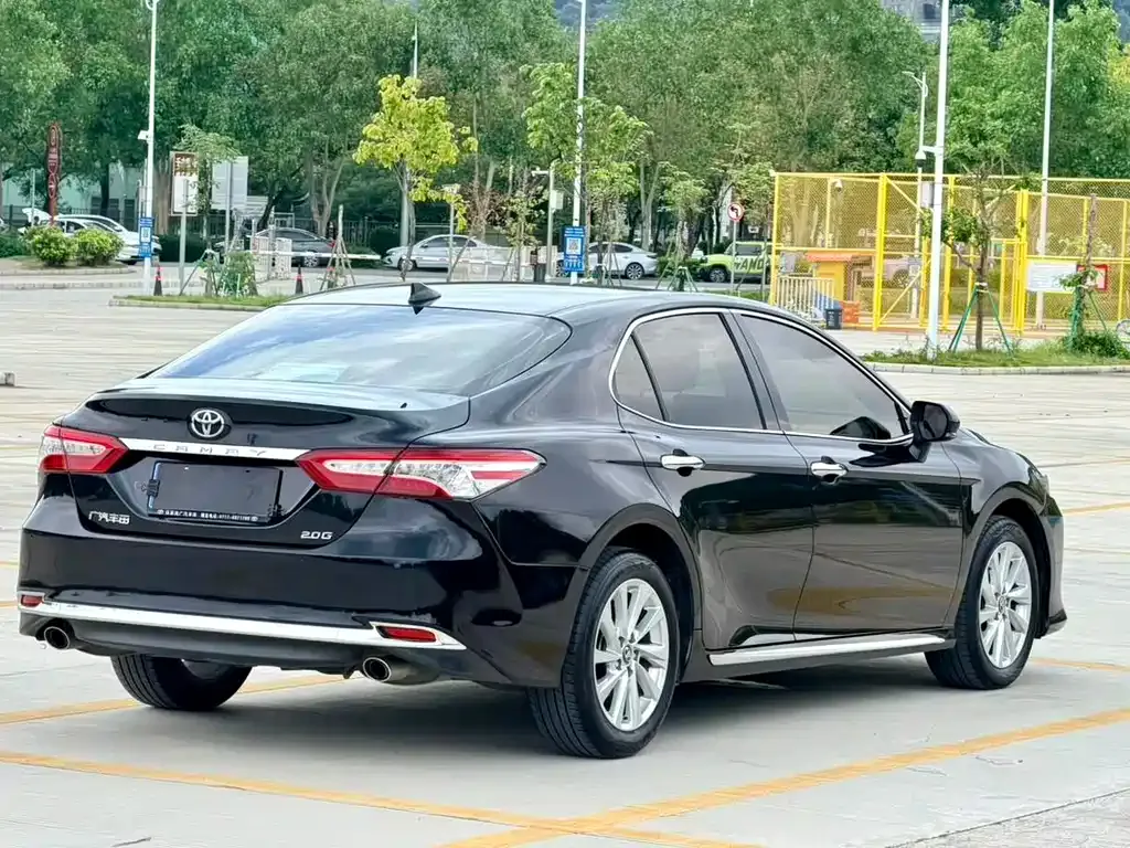 Toyota Camry — фото 10