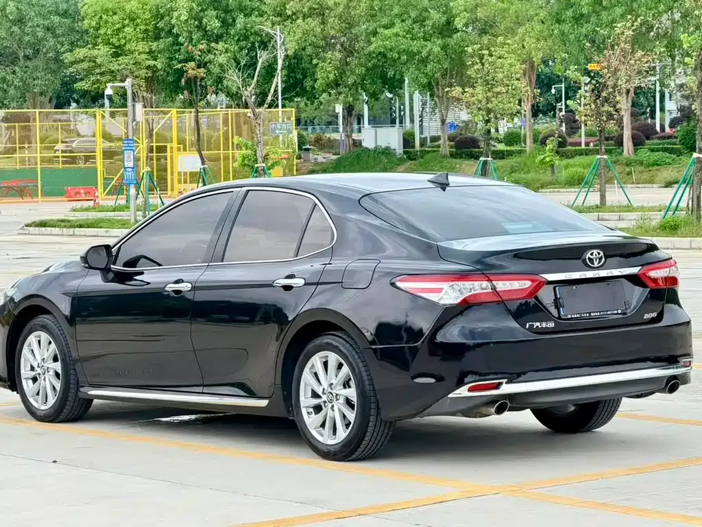 Toyota Camry — фото 6