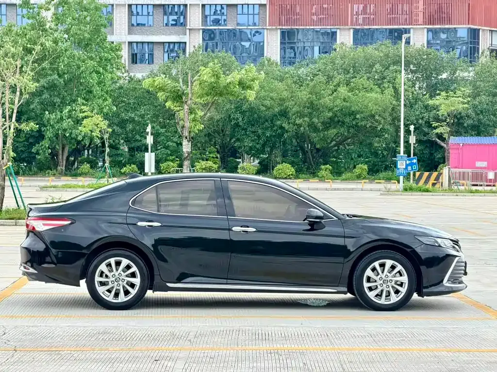 Toyota Camry — фото 8