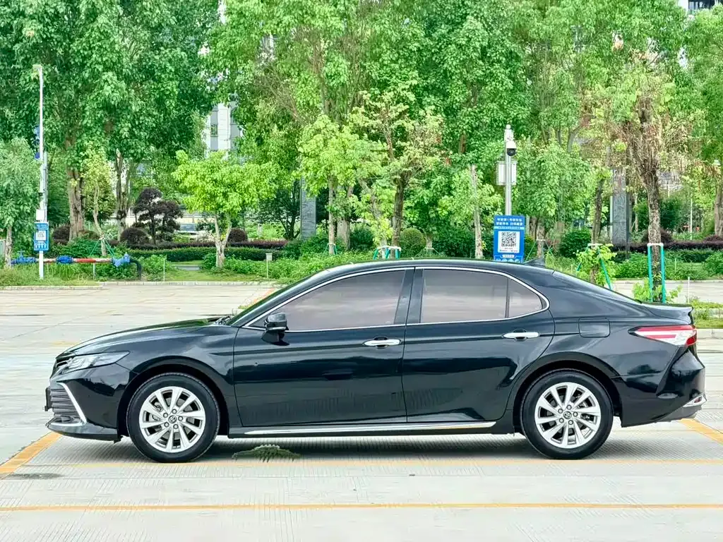 Toyota Camry — фото 9