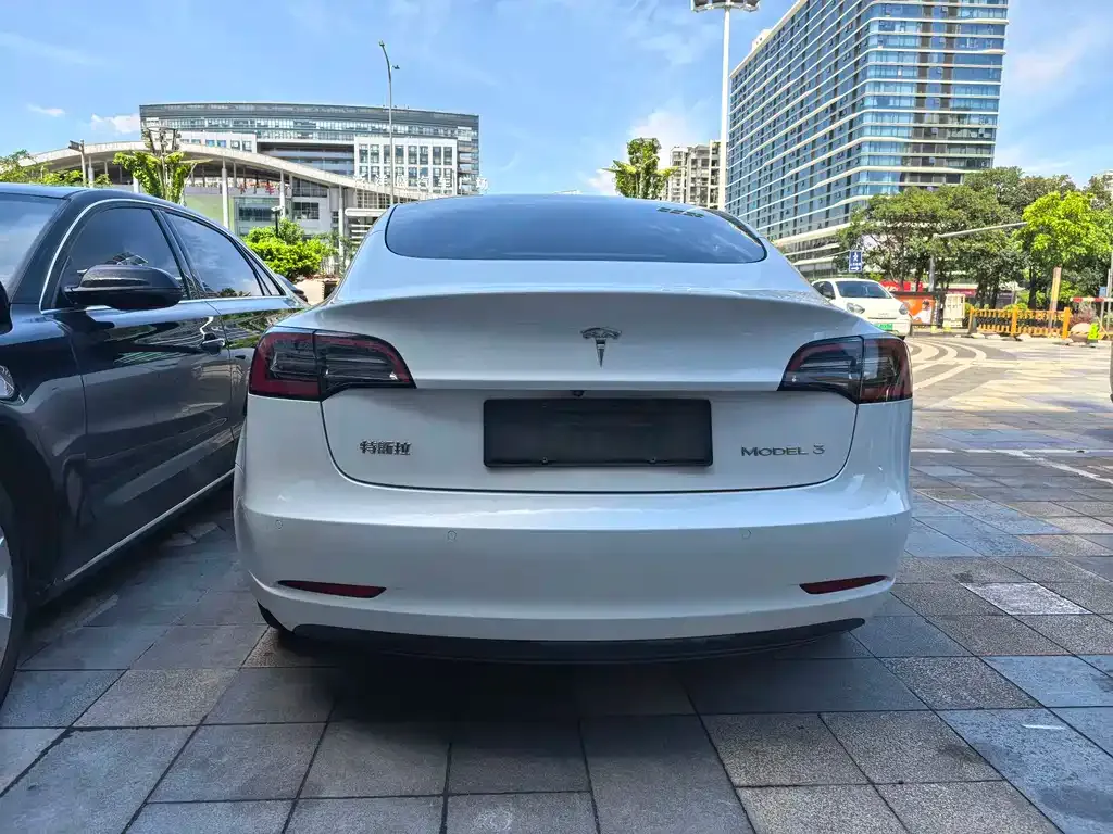 Tesla Model 3 — фото 7