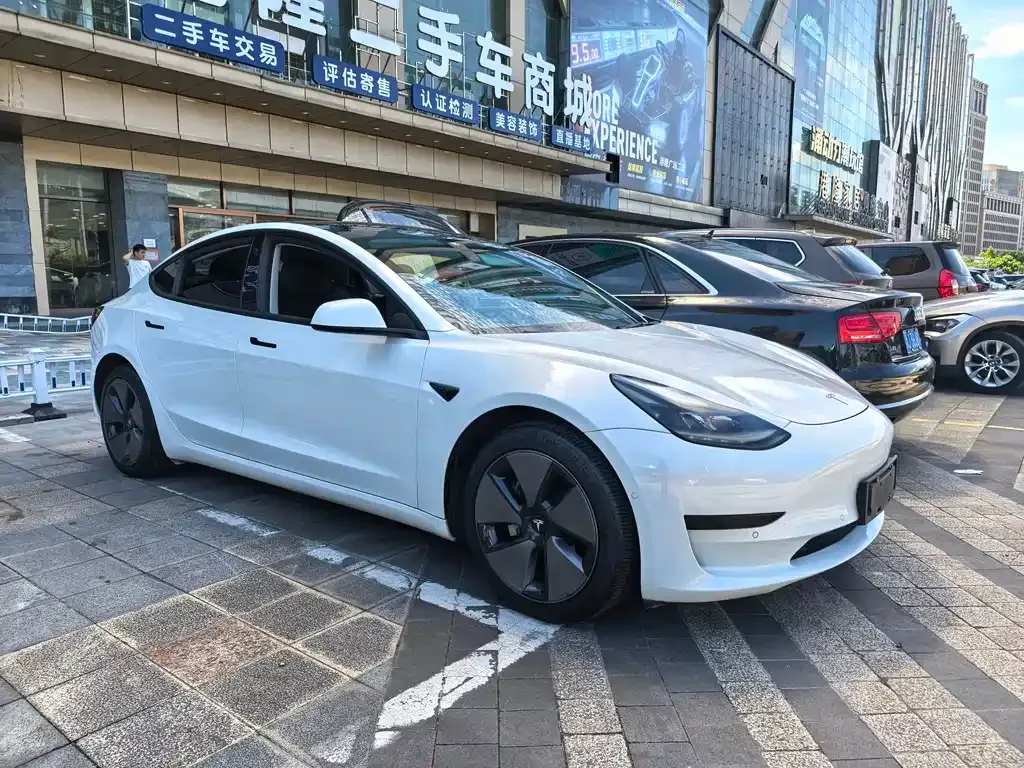 Tesla Model 3 — фото 10