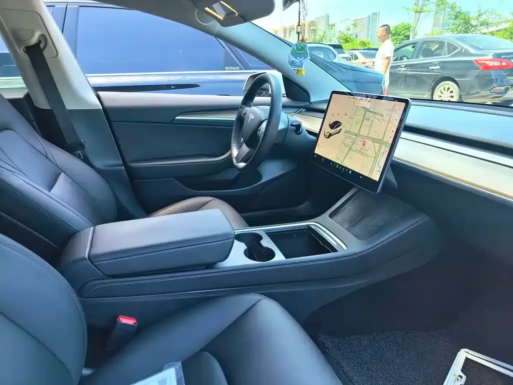 Tesla Model 3 — фото 2