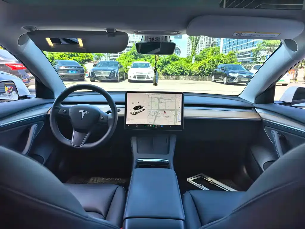 Tesla Model 3 — фото 5
