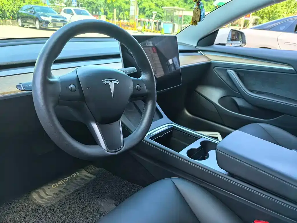 Tesla Model 3 — фото 6