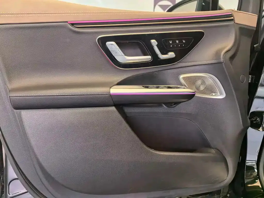 Mercedes-Benz EQE SUV — фото 9