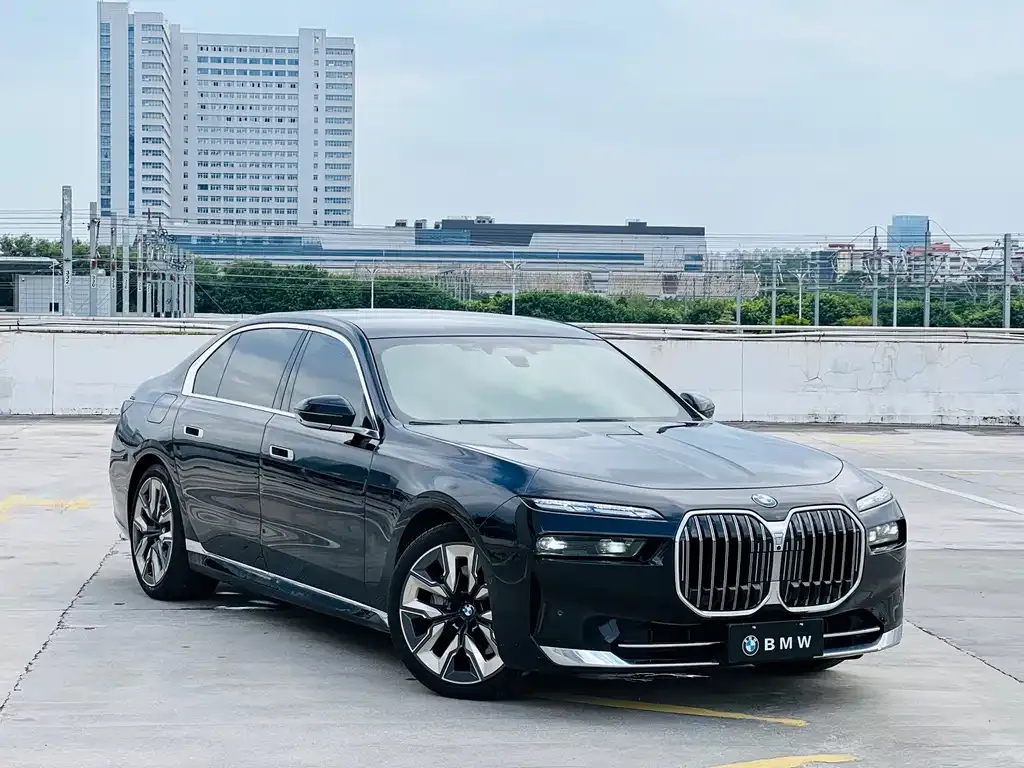 BMW 7 Series — фото 10