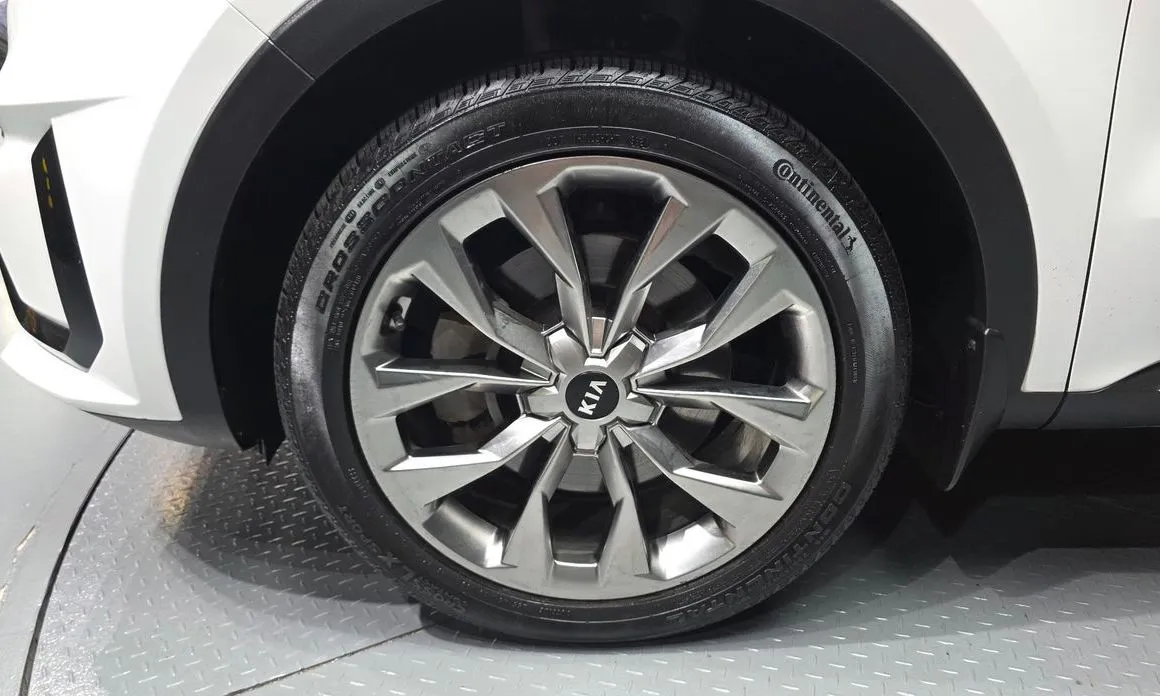 Kia Sorento — фото 7