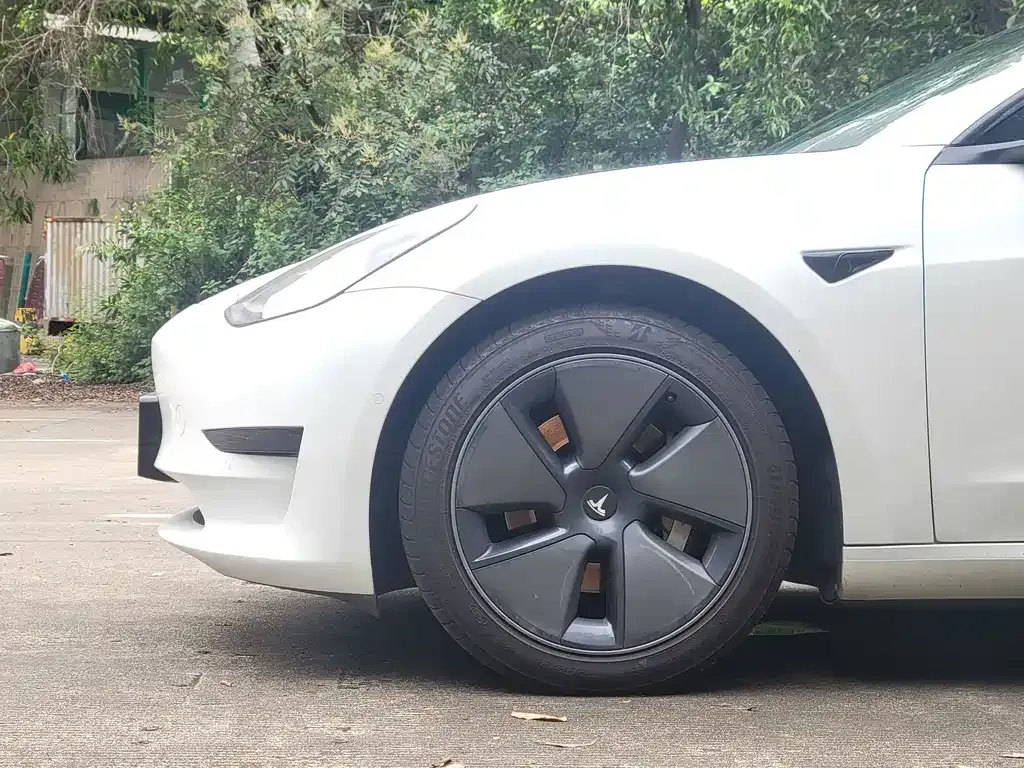 Tesla Model 3 — фото 10