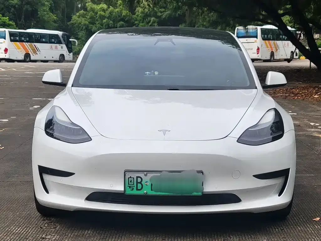 Tesla Model 3 — фото 9