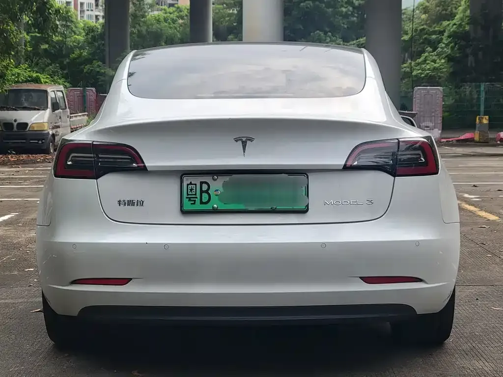 Tesla Model 3 — фото 6