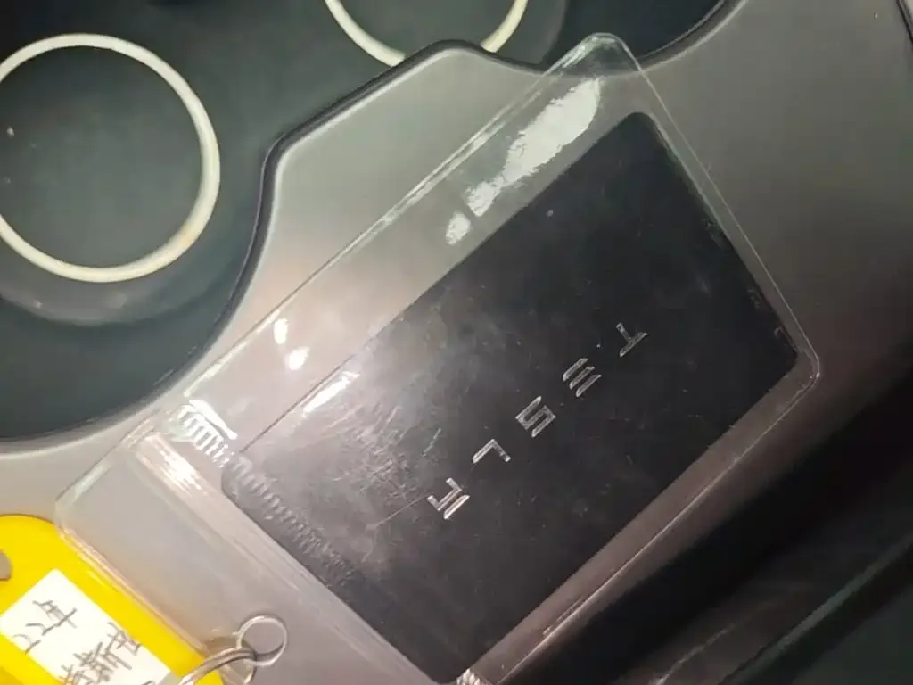 Tesla Model 3 — фото 2