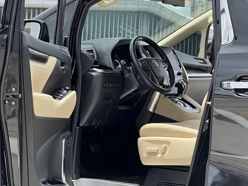 Toyota Alphard — фото 7