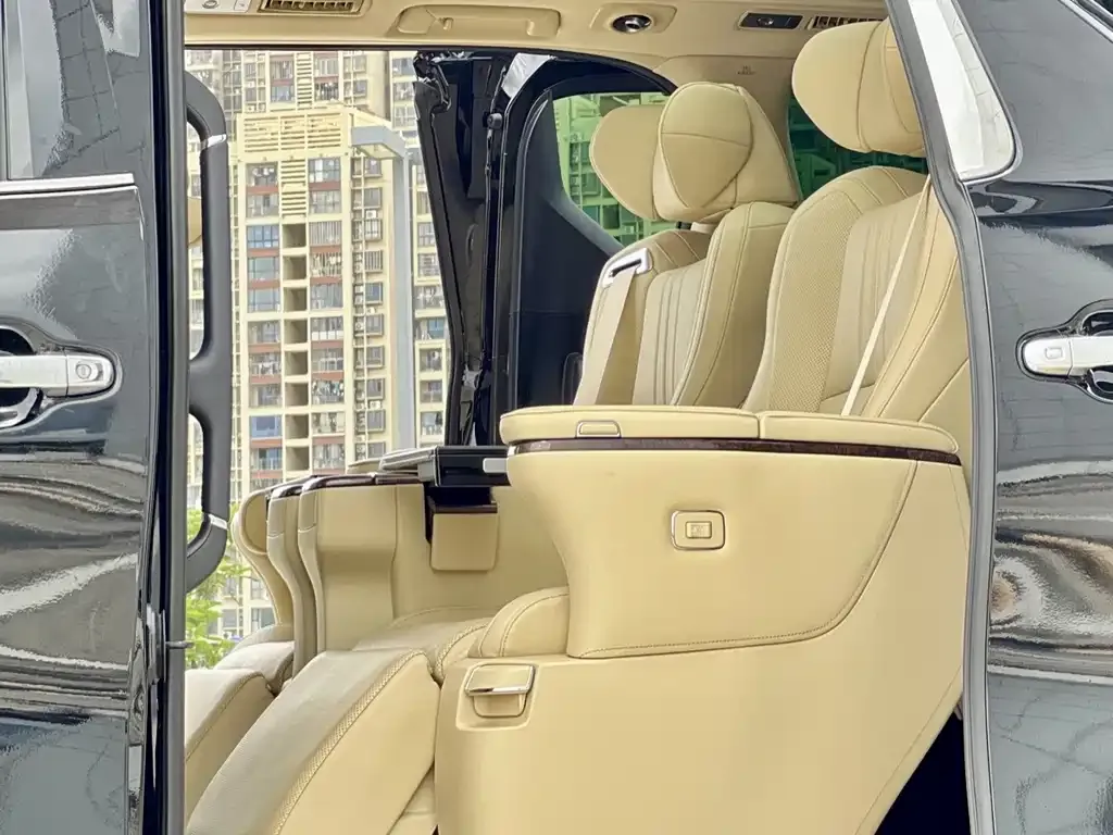 Toyota Alphard — фото 8