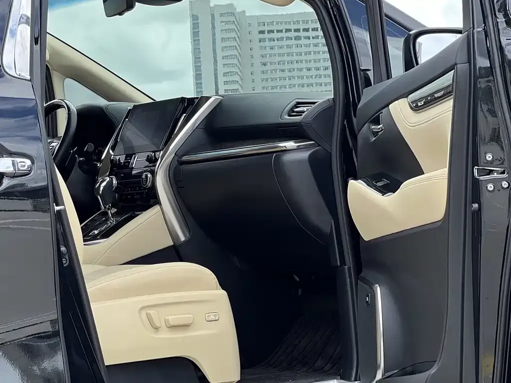 Toyota Alphard — фото 6