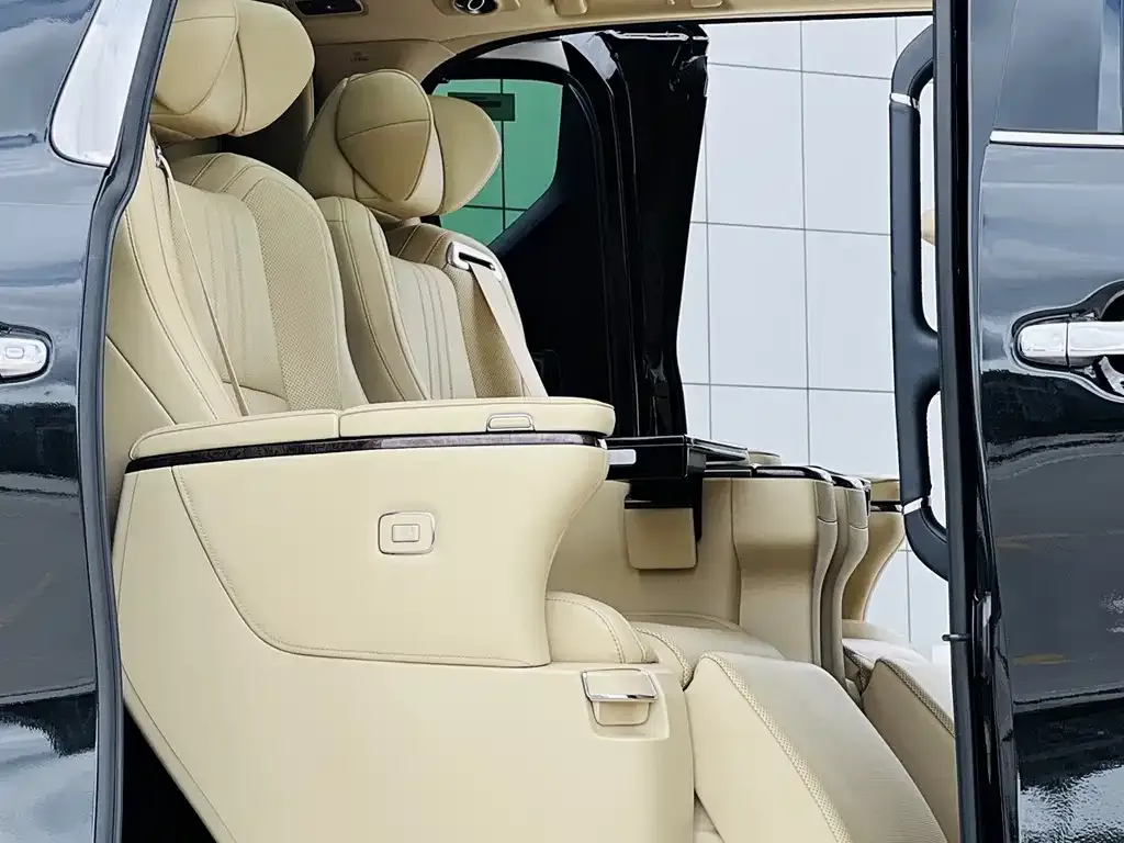 Toyota Alphard — фото 5