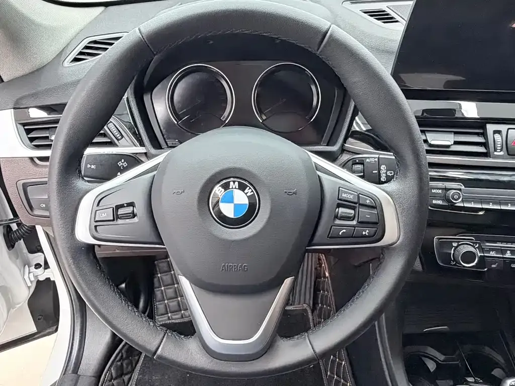 BMW X1 — фото 9
