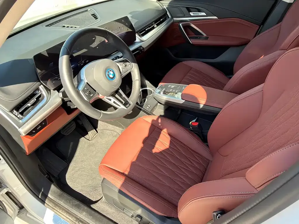 BMW iX1 — фото 2