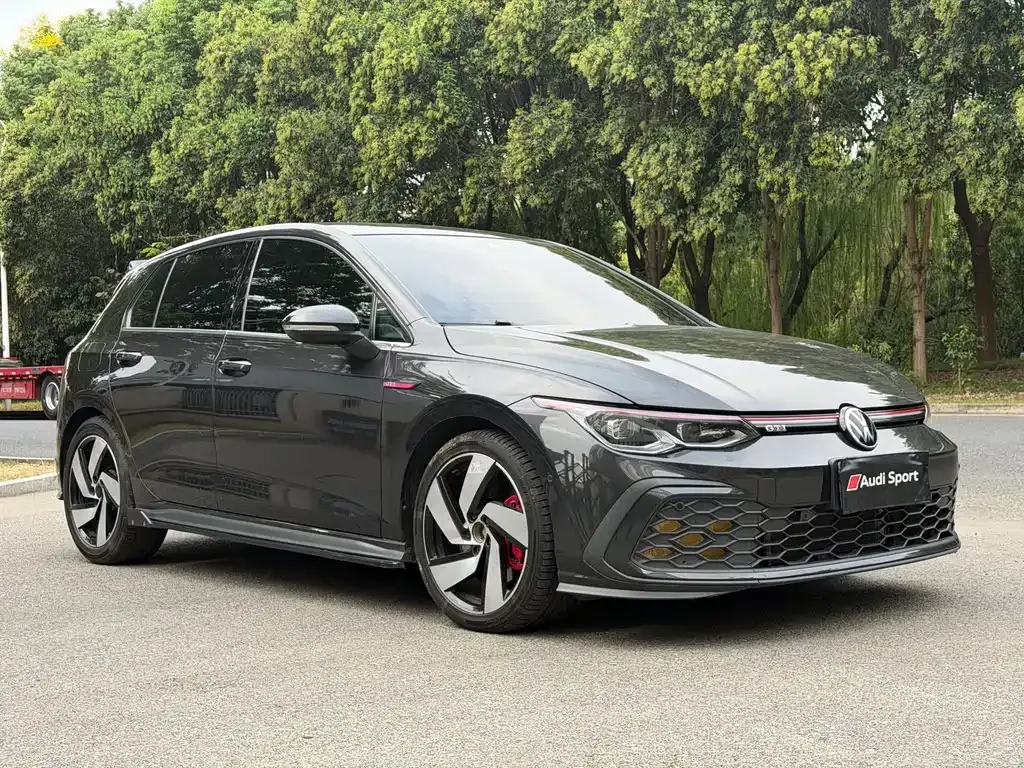 Volkswagen Golf GTI — фото 1
