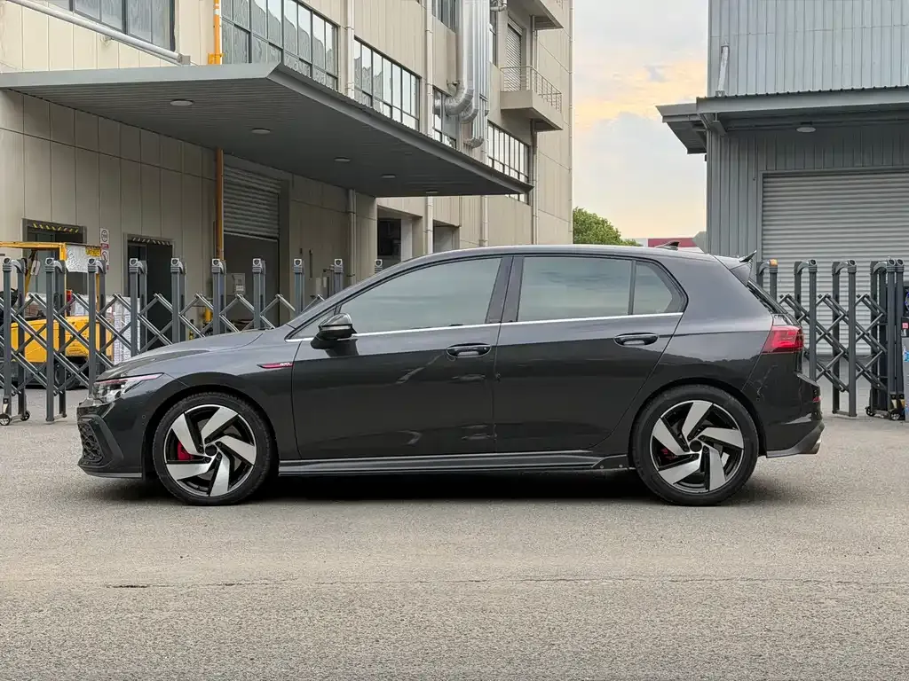 Volkswagen Golf GTI — фото 7