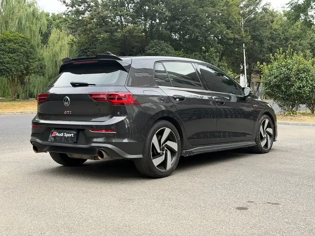 Volkswagen Golf GTI — фото 10