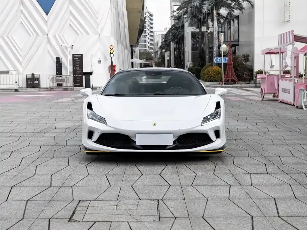 Ferrari F8 — фото 10