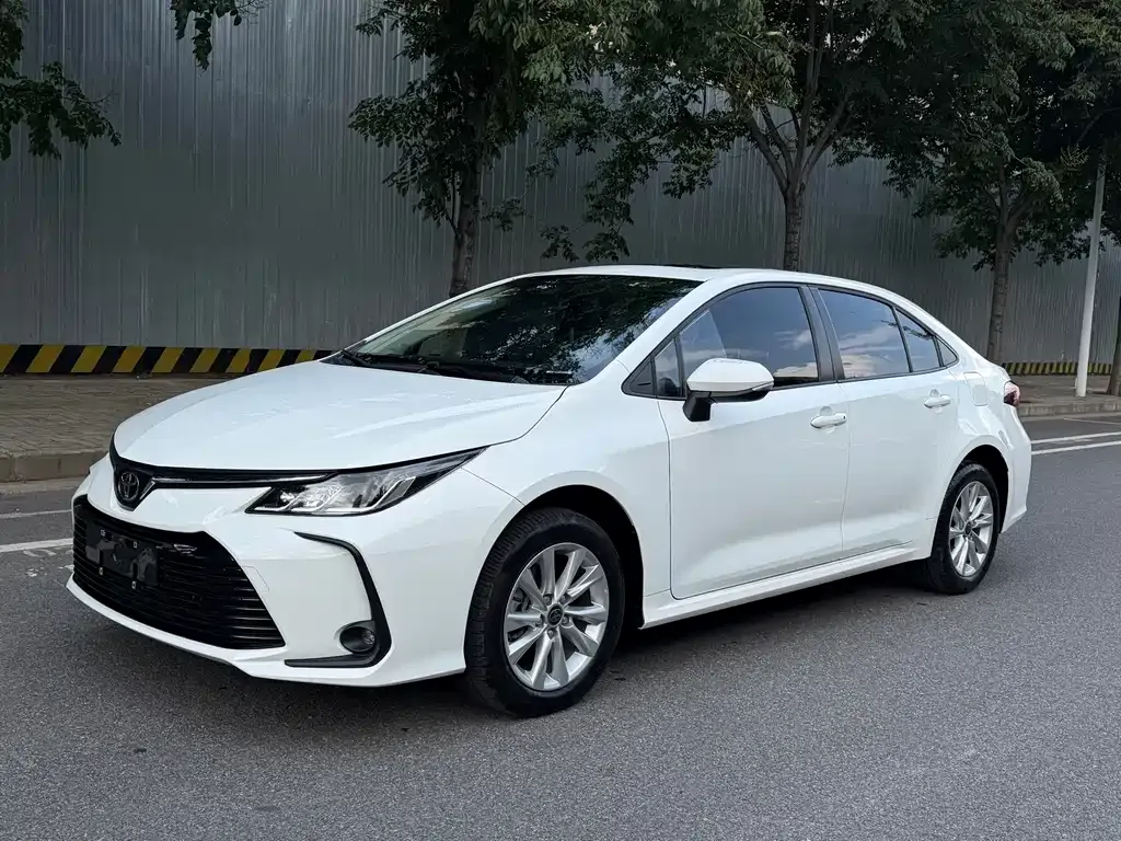 Toyota Corolla — фото 1
