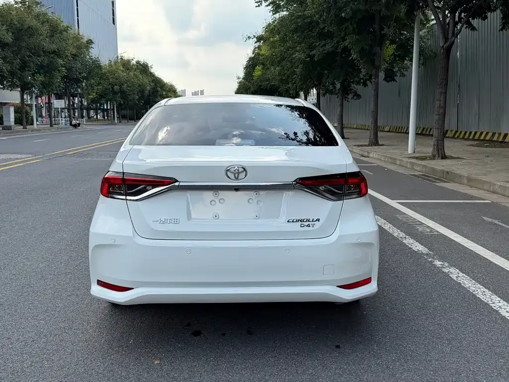 Toyota Corolla — фото 8