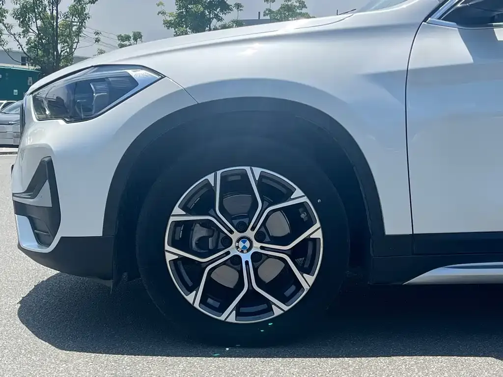 BMW X1 — фото 8