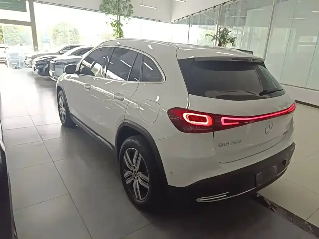 Mercedes-Benz EQA — фото 2