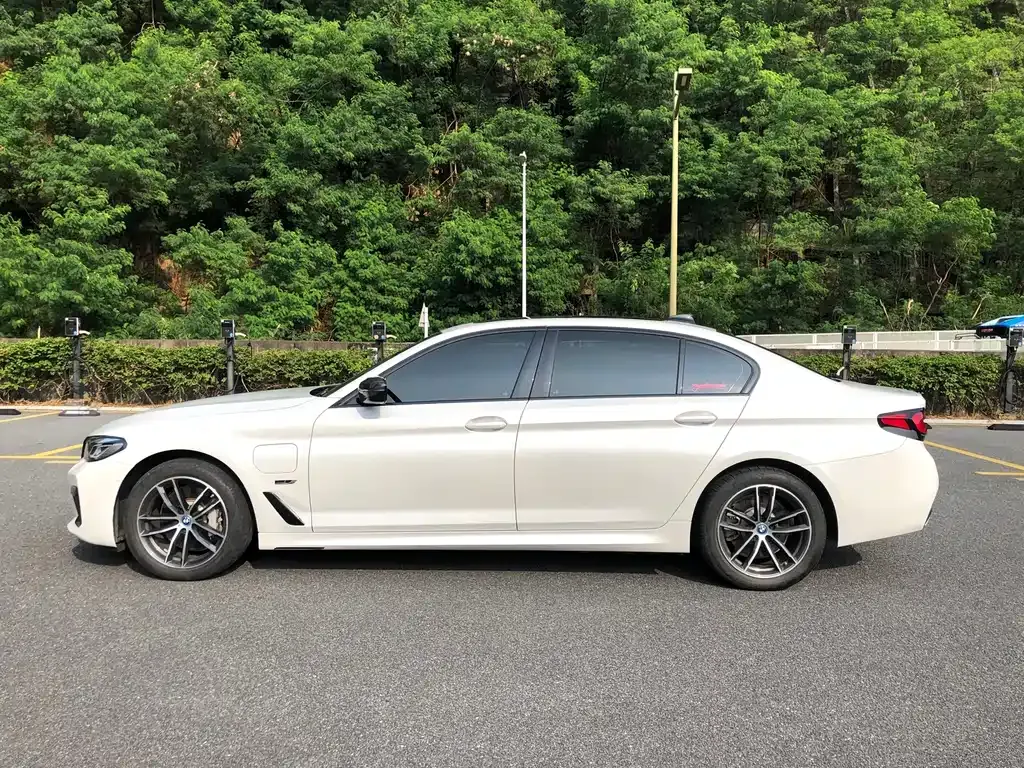 BMW 5 Series New Energy — фото 8