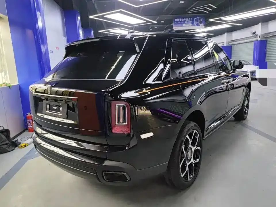 Rolls-Royce Cullinan — фото 10