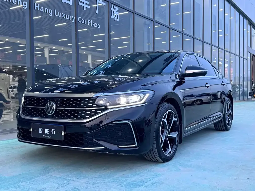 Volkswagen Passat — фото 1